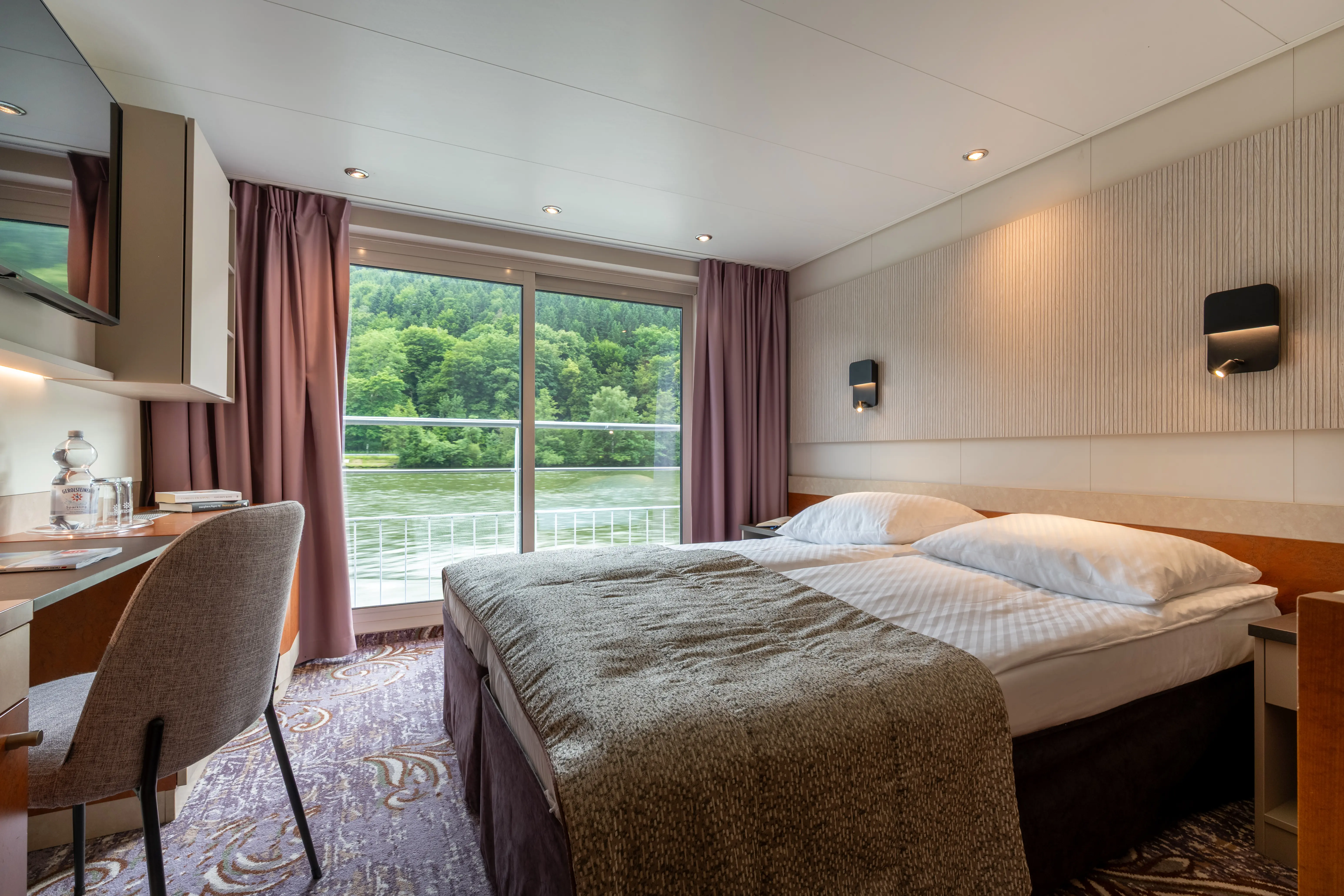2-Bett Mitteldeck achtern mit französischem Balkon