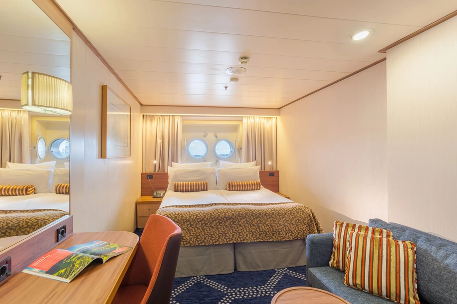 Cabine extérieure avec hublot à l'avant du pont 4/5