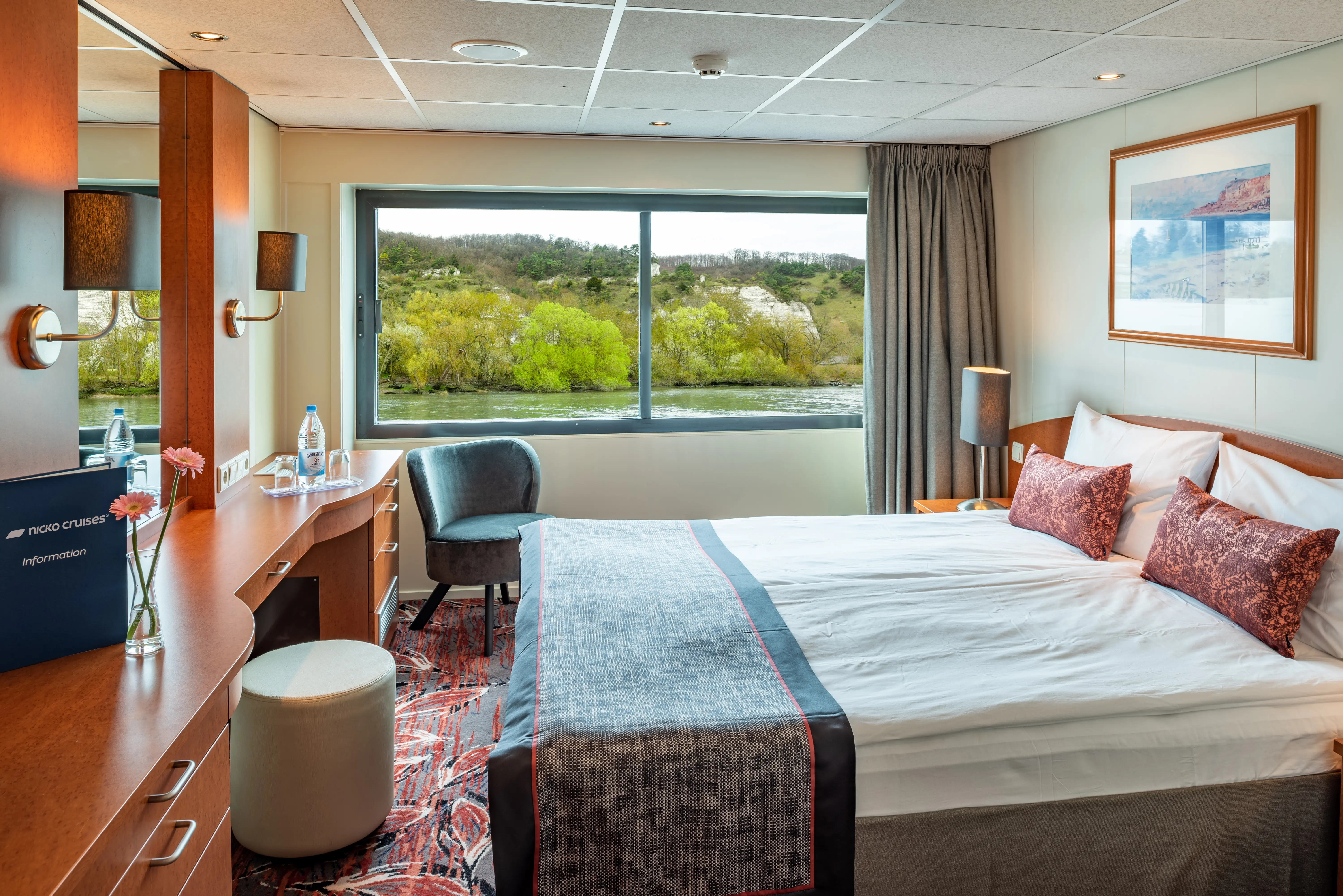 2-Bett Deluxe Mitteldeck mit zu öffnendem Panoramafenster