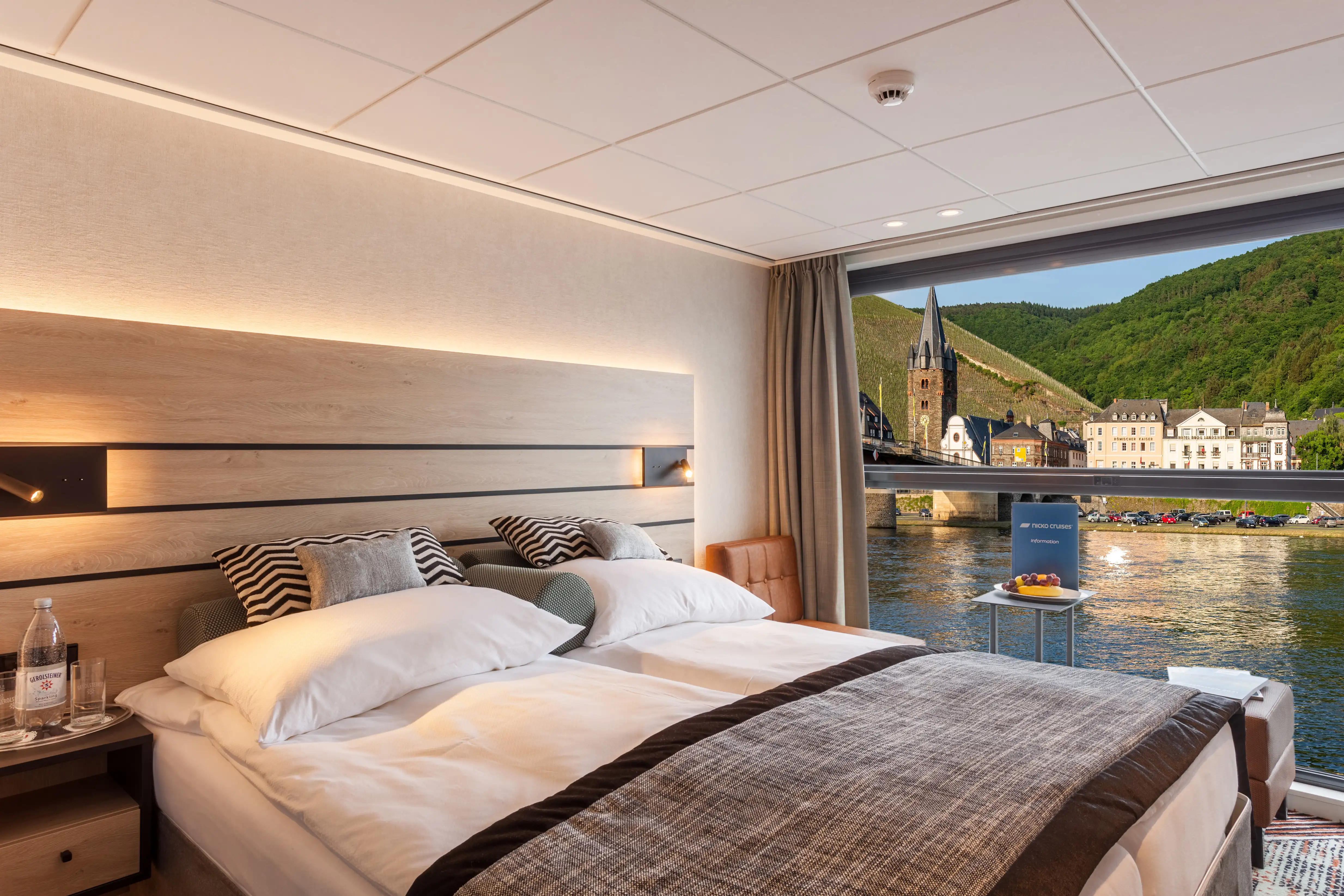 2-Bett Mitteldeck mit absenkbarem Panoramafenster
