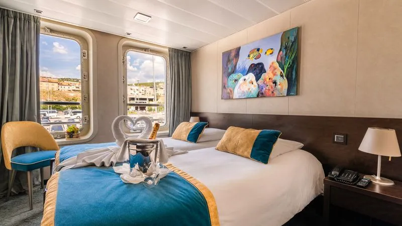 CABINE DE CATEGORIE C AVEC 1 GRAND LIT SUR LE PONT SUPERIEUR