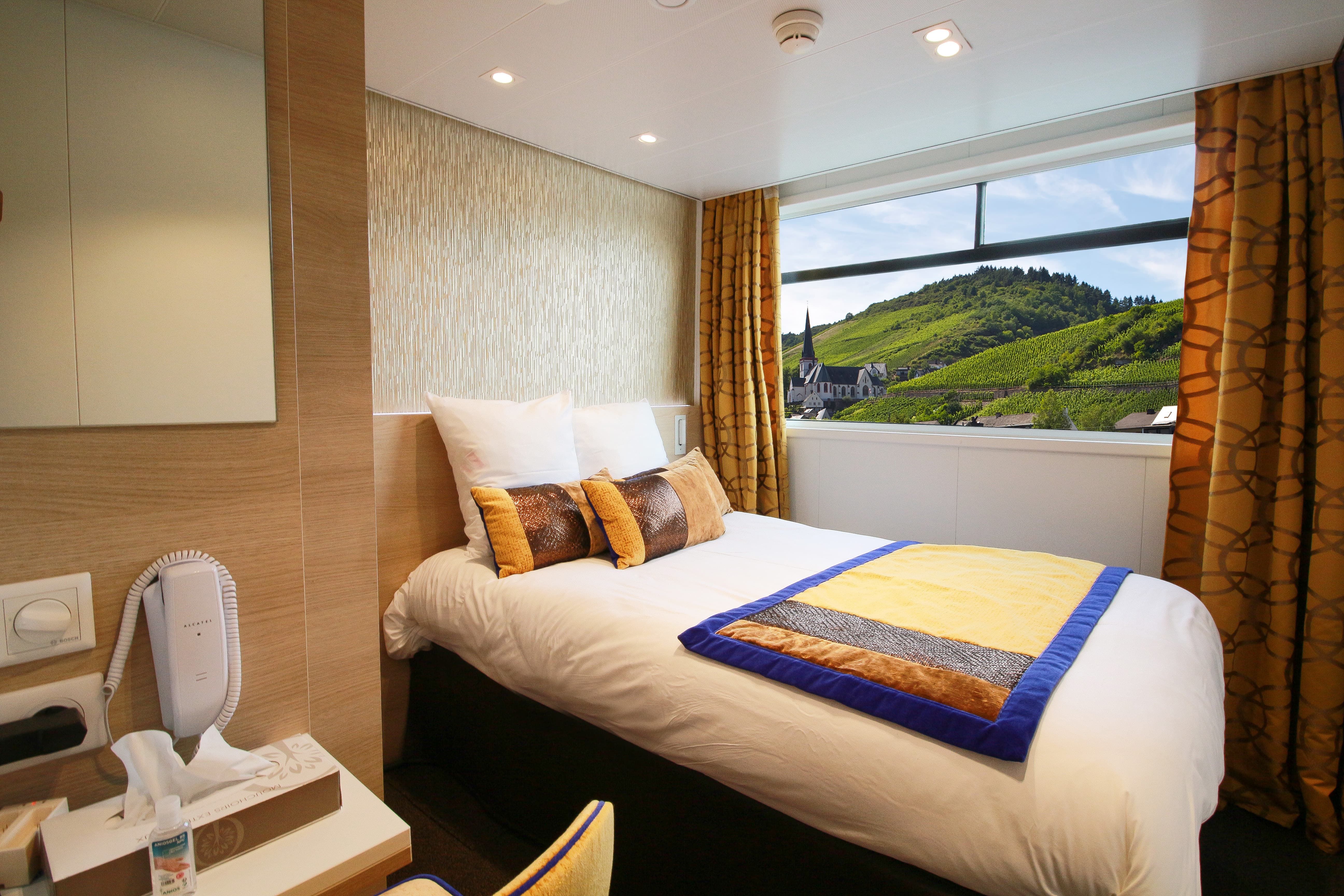 CABINE DE CATEGORIE A AVEC 1 GRAND LIT SUR LE PONT SUPERIEUR