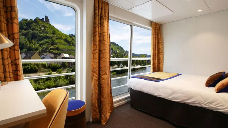 CABINE DE CATEGORIE B AVEC 1 GRAND LIT SUR LE PONT SUPERIEUR POUR PERSONNE HANDICAPEE