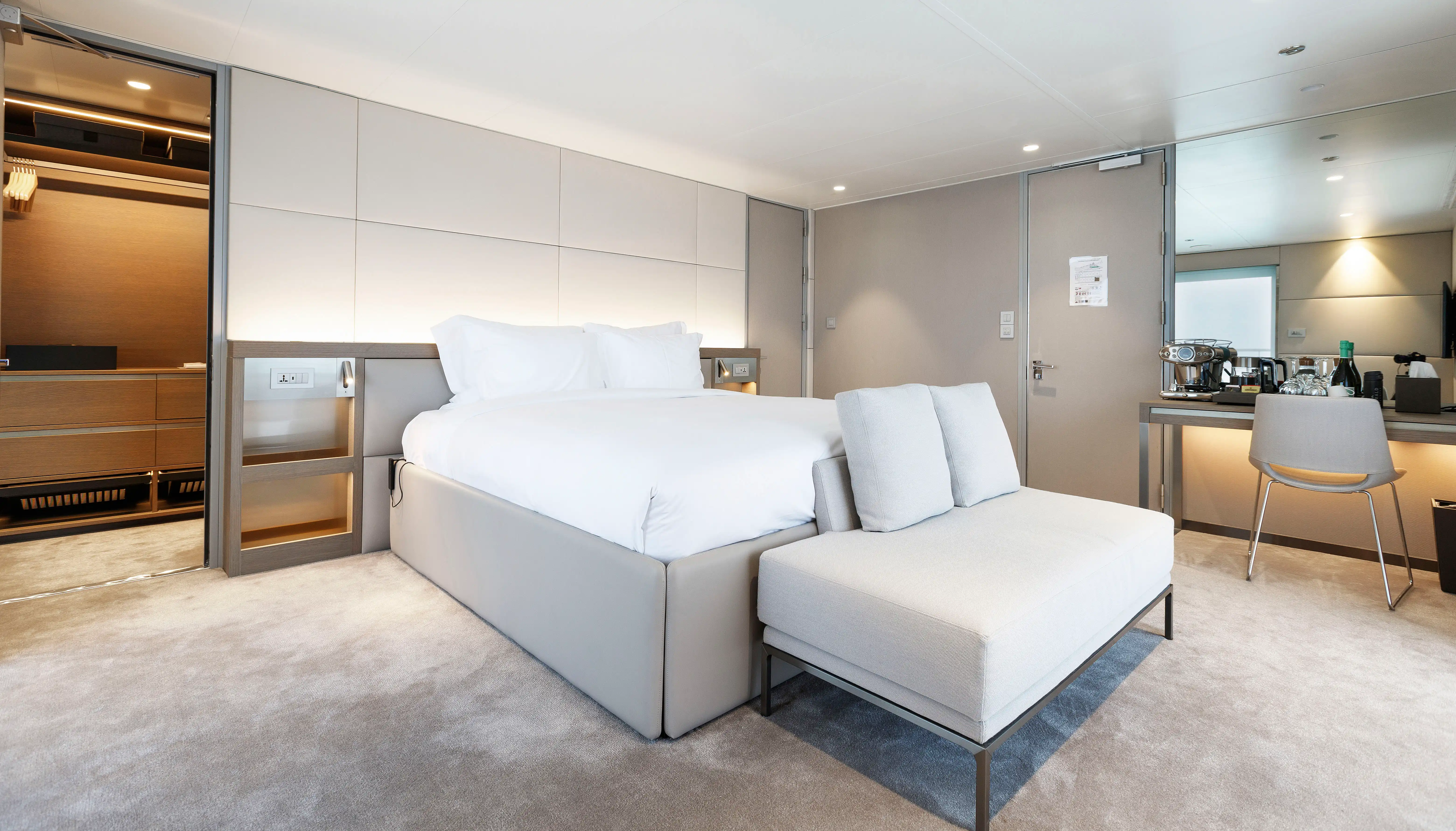 Yacht Suite