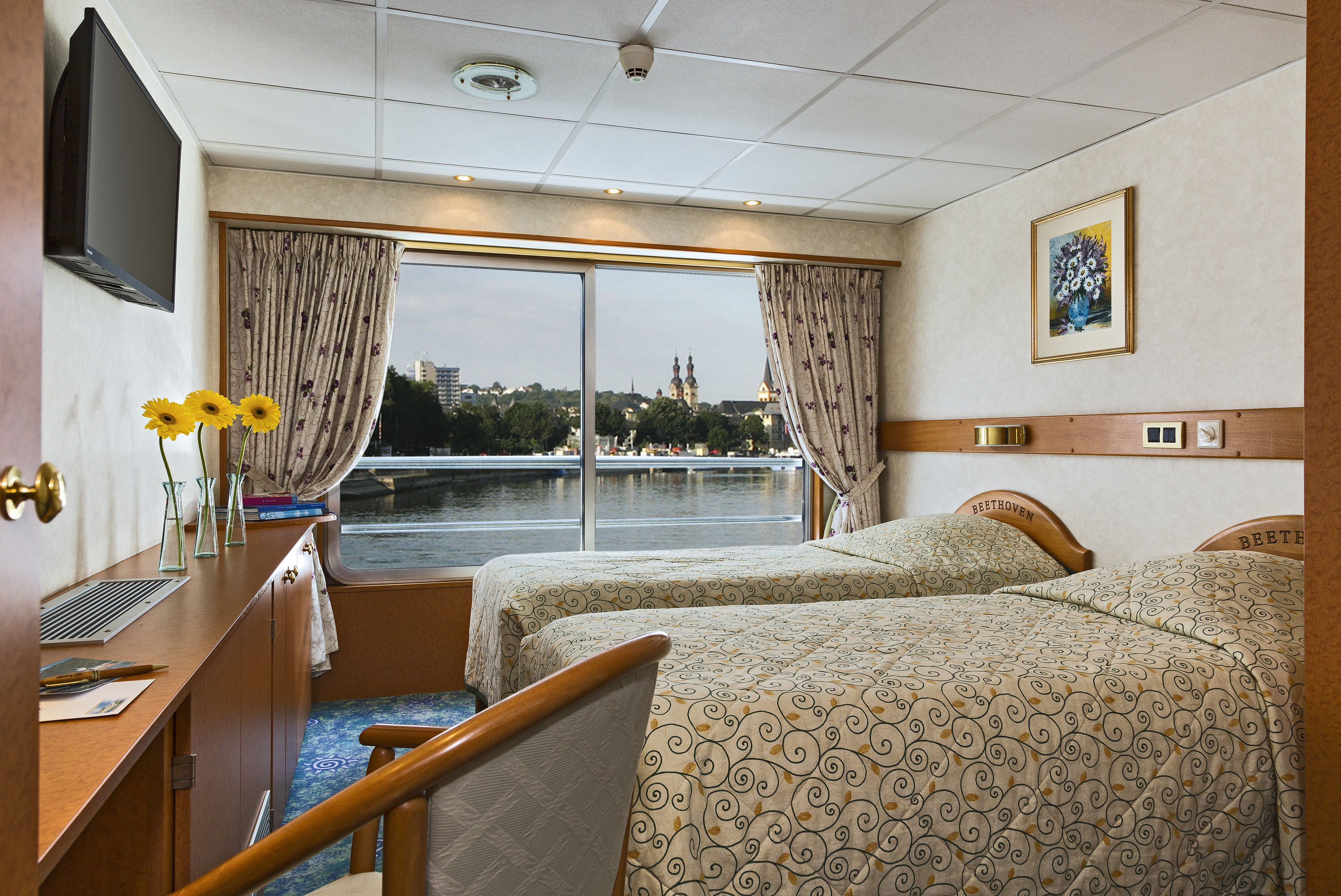 CABINE DE CATEGORIE C AVEC 1 GRAND LIT SUR LE PONT PRINCIPAL