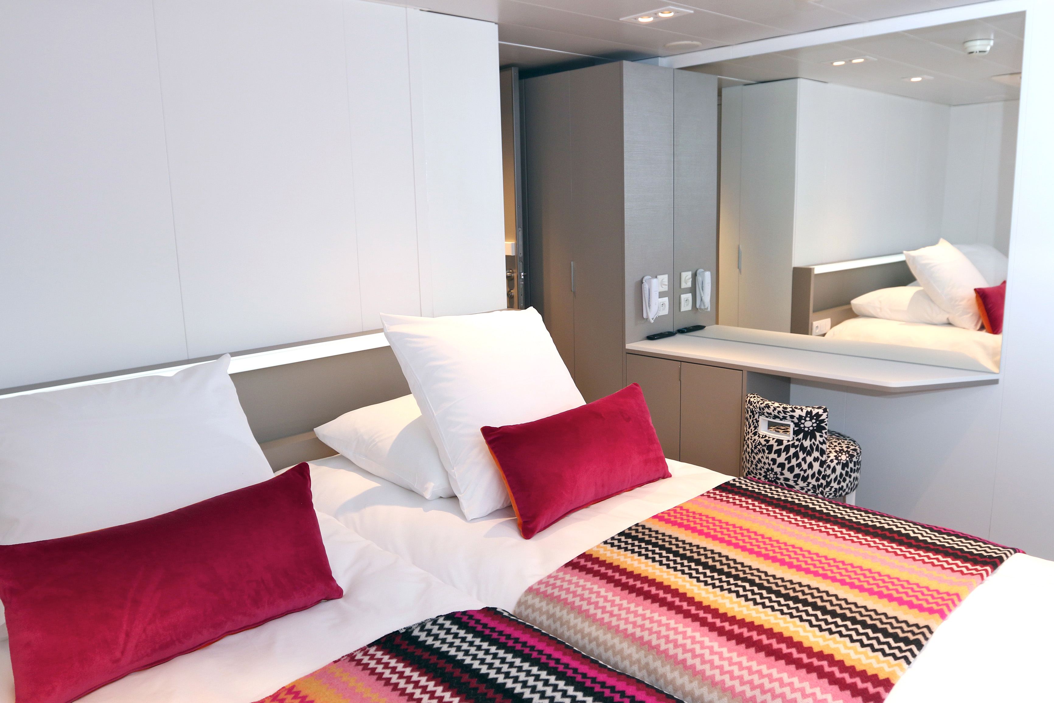 CABINE DE CATEGORIE C AVEC 1 GRAND LIT SUR LE PONT PRINCIPAL