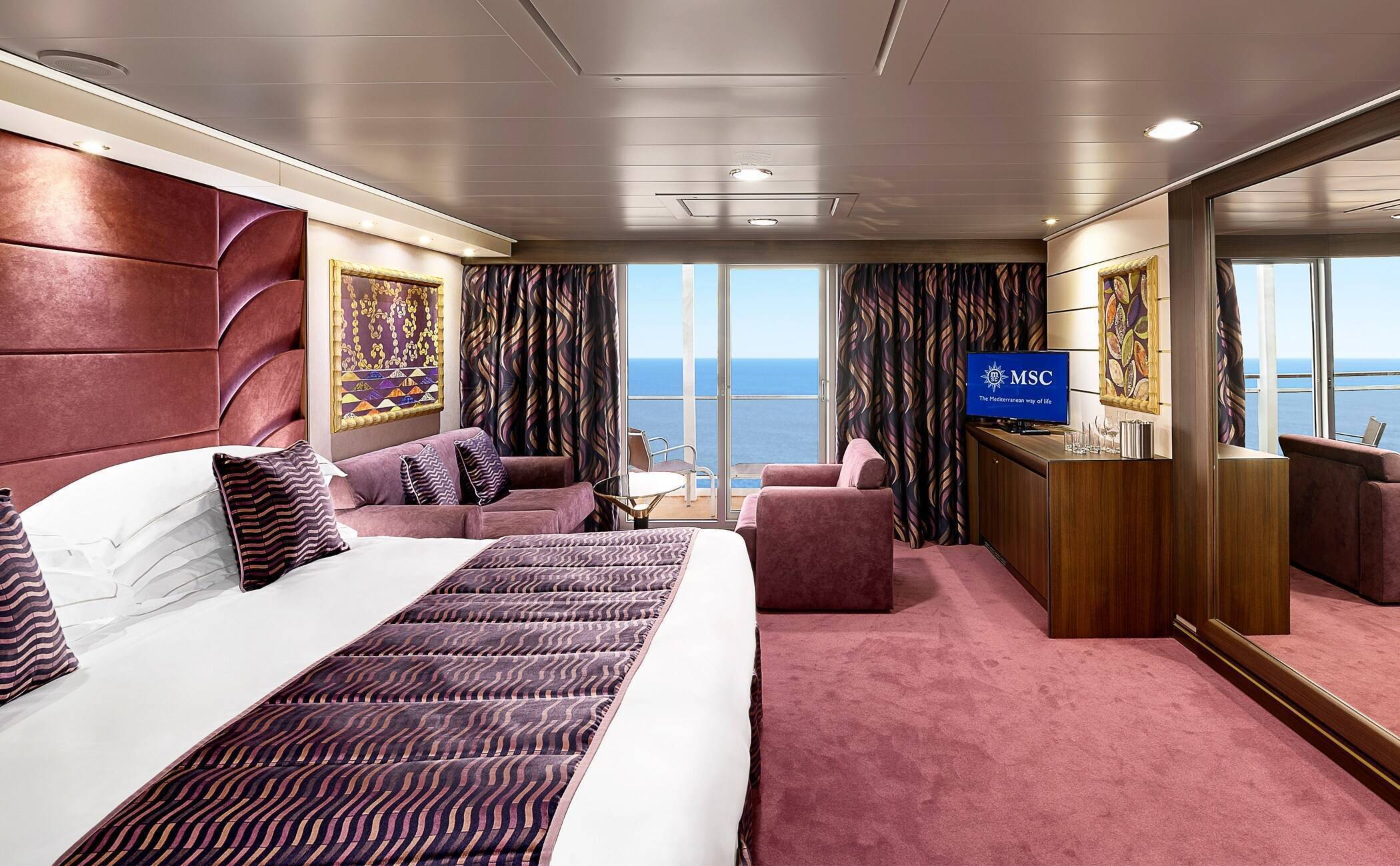 Yacht Club Deluxe Suite