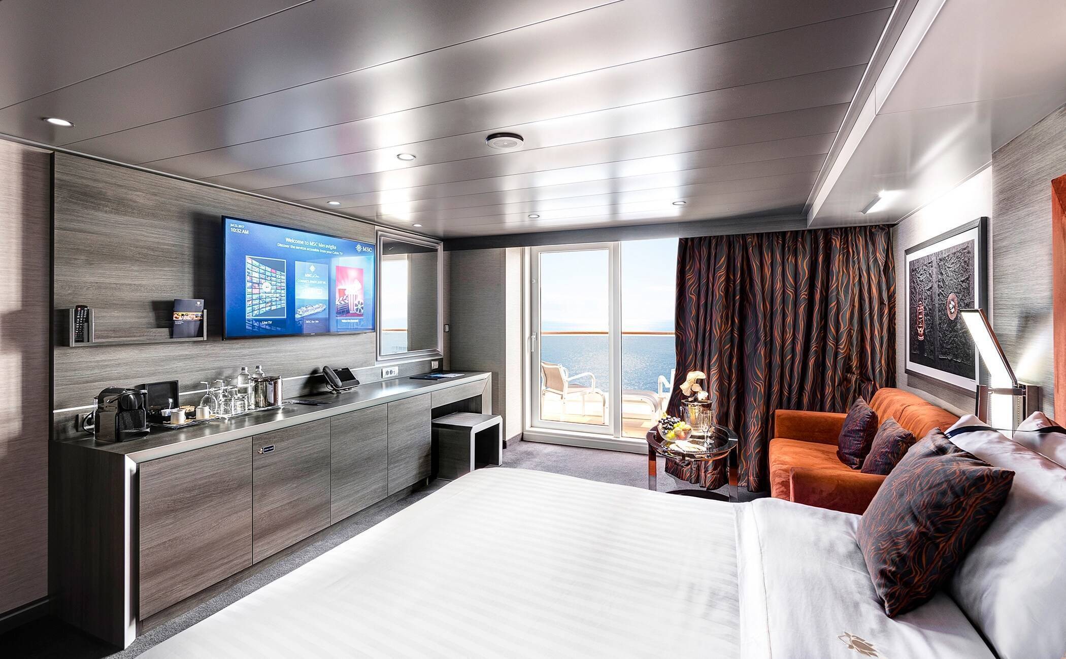 Yacht-Club-Deluxe-Suite