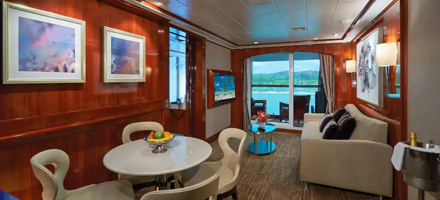Suite familiale de luxe à deux lits avec balcon
