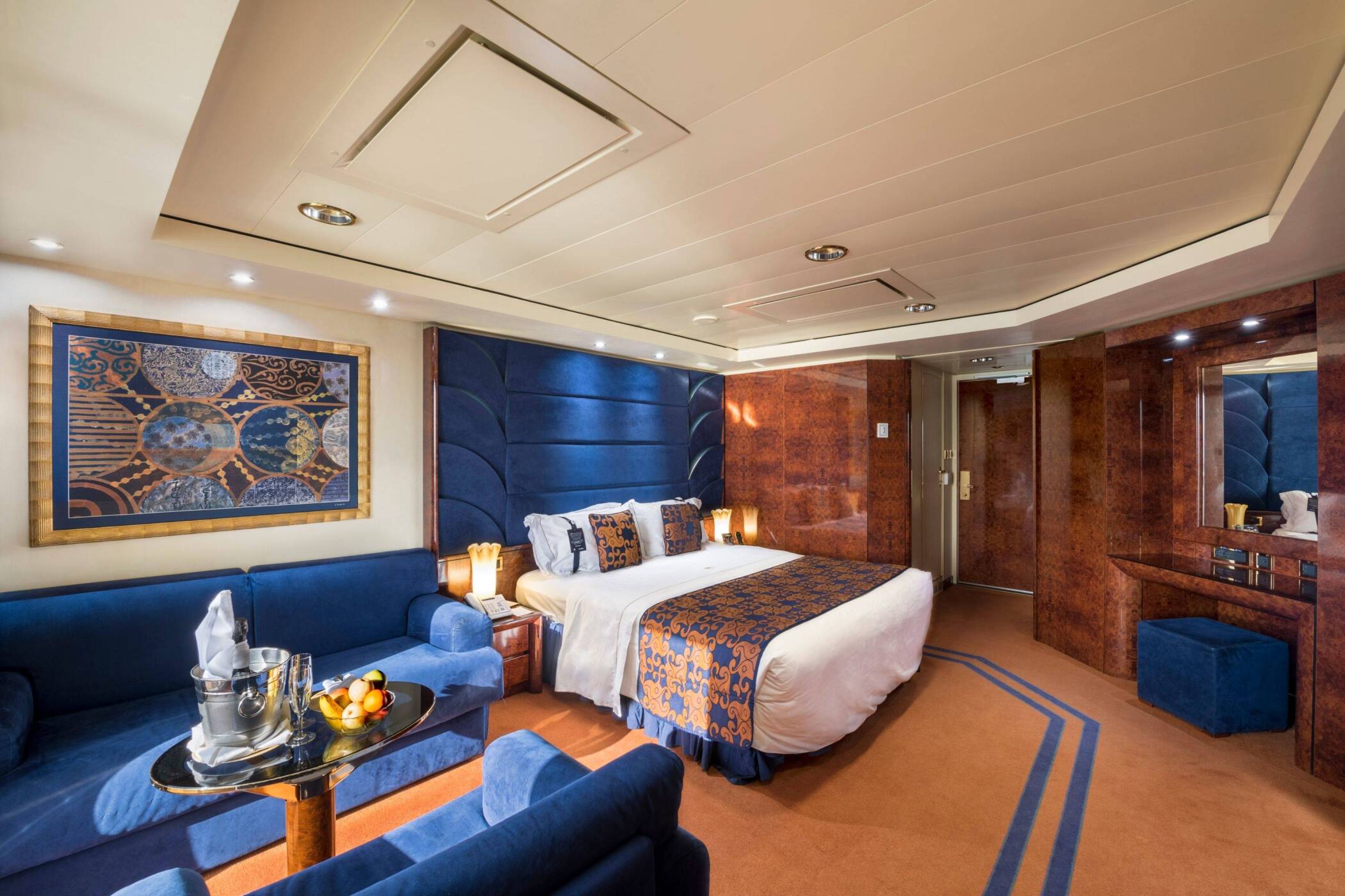 YACHT CLUB DELUXE GRAND SUITE