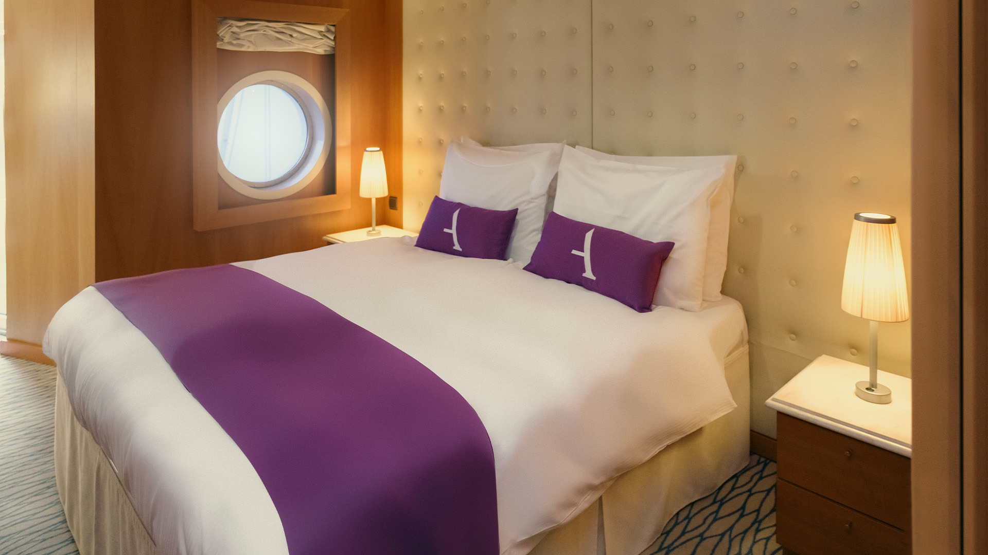 Suite (Midship - Deck 10)