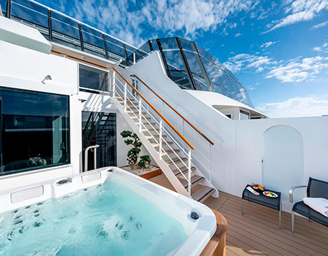 MSC Yacht Club Duplex Suite mit Whirlpool Bad